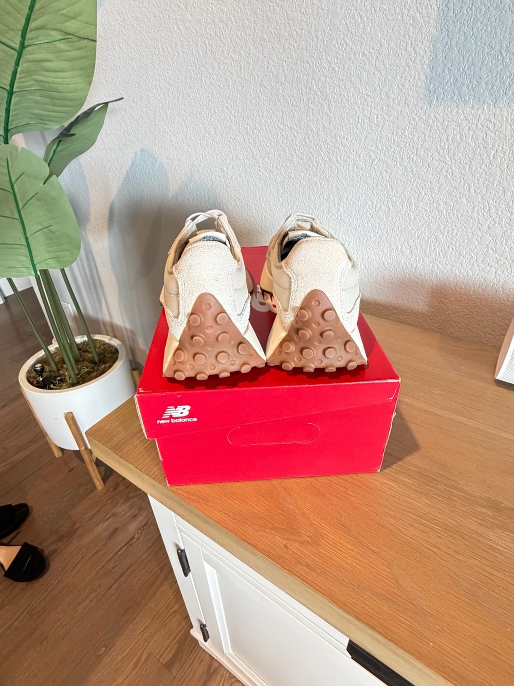 New Balance Exclusive 327 Sneakers
Linen/Sea Salt/Leopard - 9.5 - Picture 6 of 13